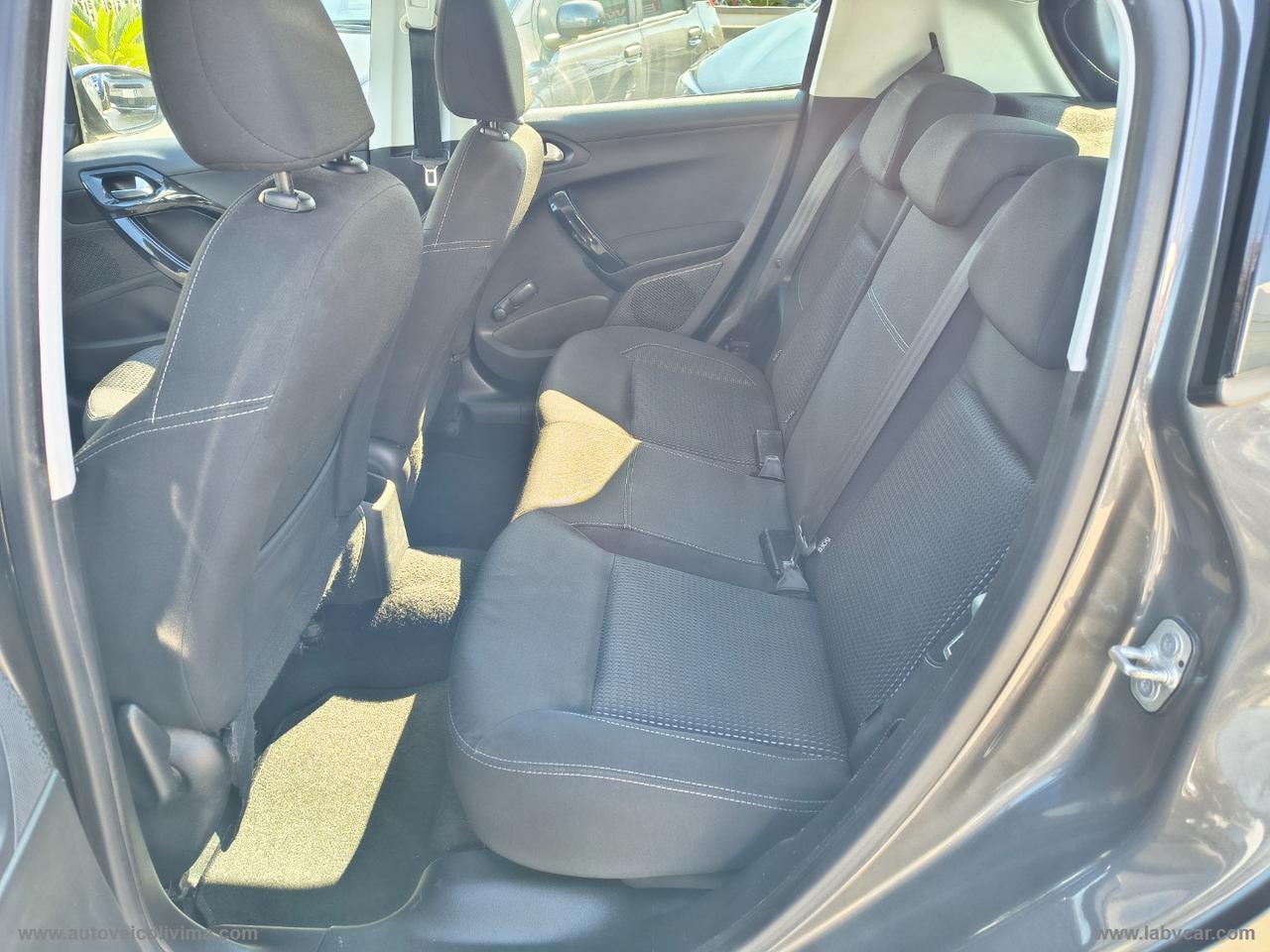 PEUGEOT 208 1.2 82 CV 5p. Allure