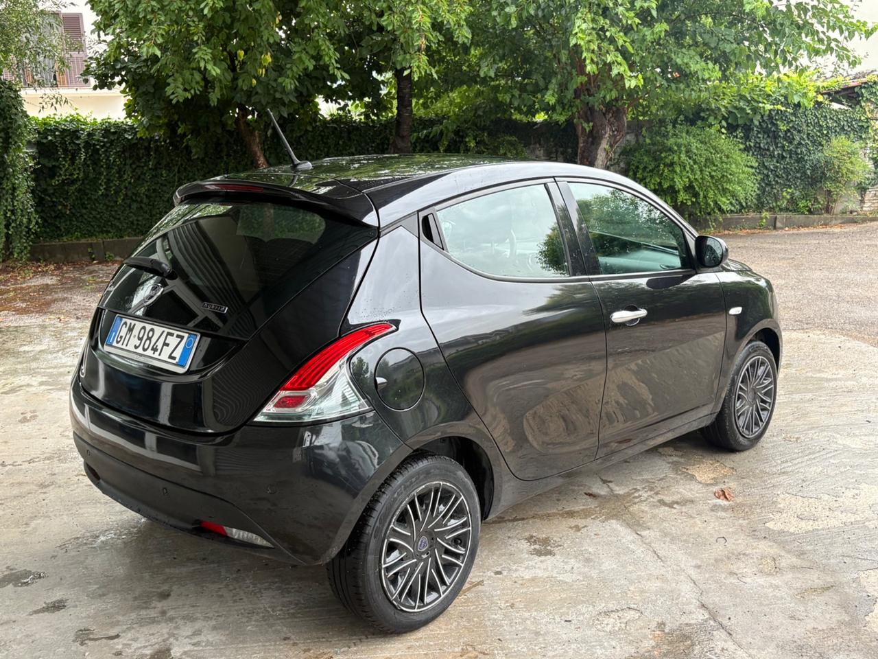 Lancia Ypsilon 1.0 FireFly 5 porte S&S Hybrid Ecochic UnYca