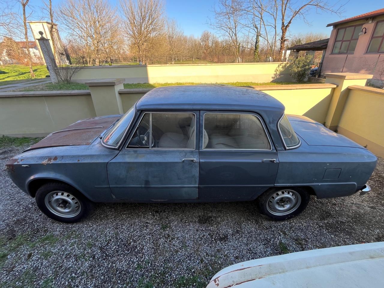 Alfa Romeo Giulia 1300 berlina prima serie