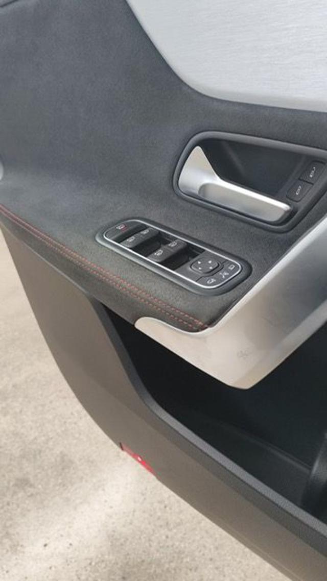 MERCEDES-BENZ A 220 Automatic Premium