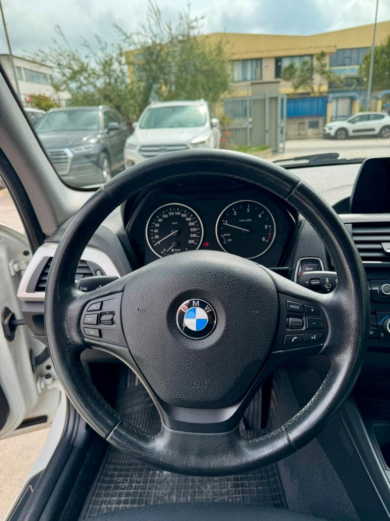 Bmw 114 114d 5p. Urban