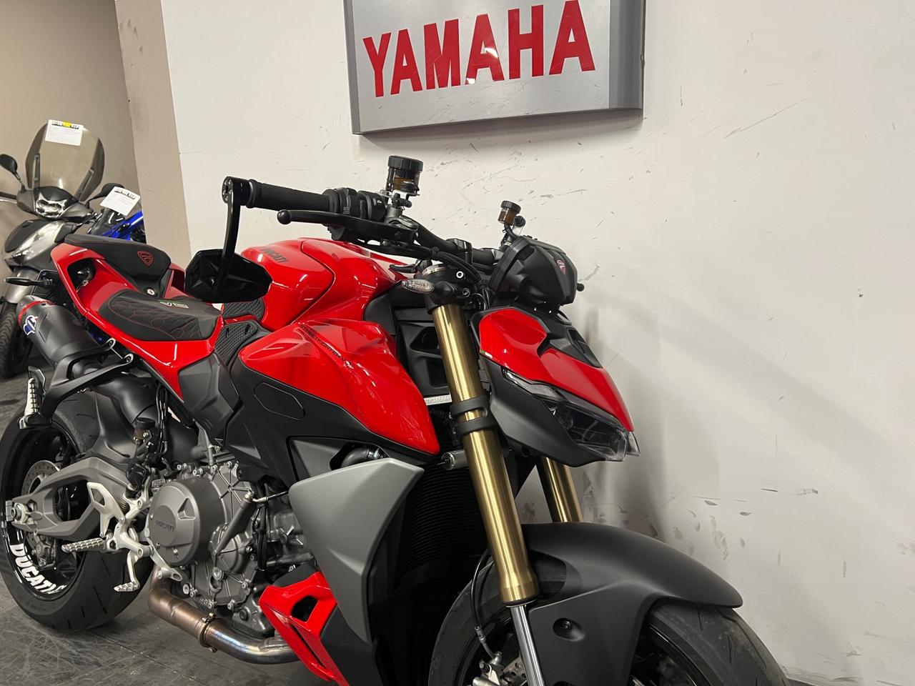 Ducati Streetfighter V2