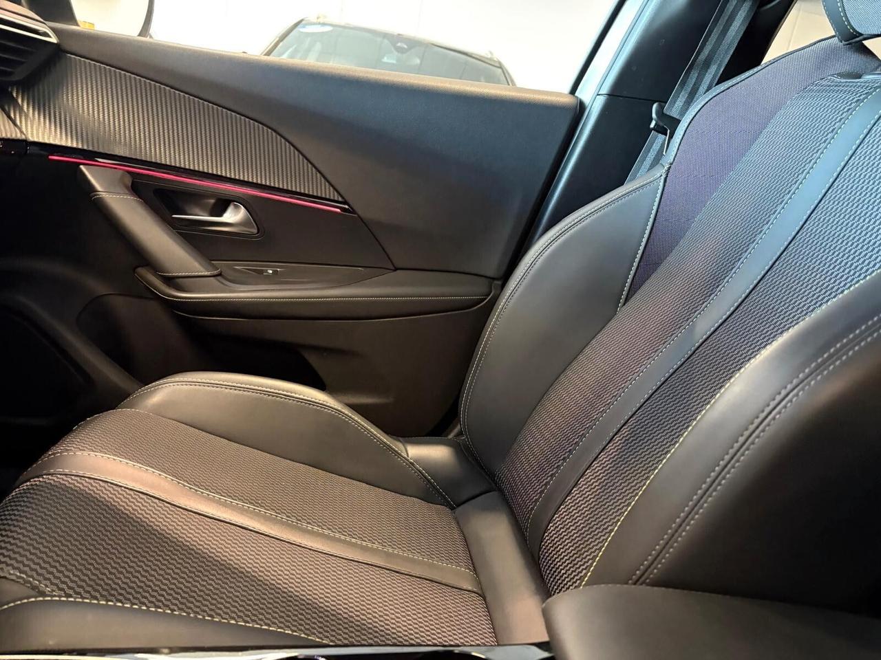 Peugeot 2008 GT PureTech 130 EAT8 SPOTICAR