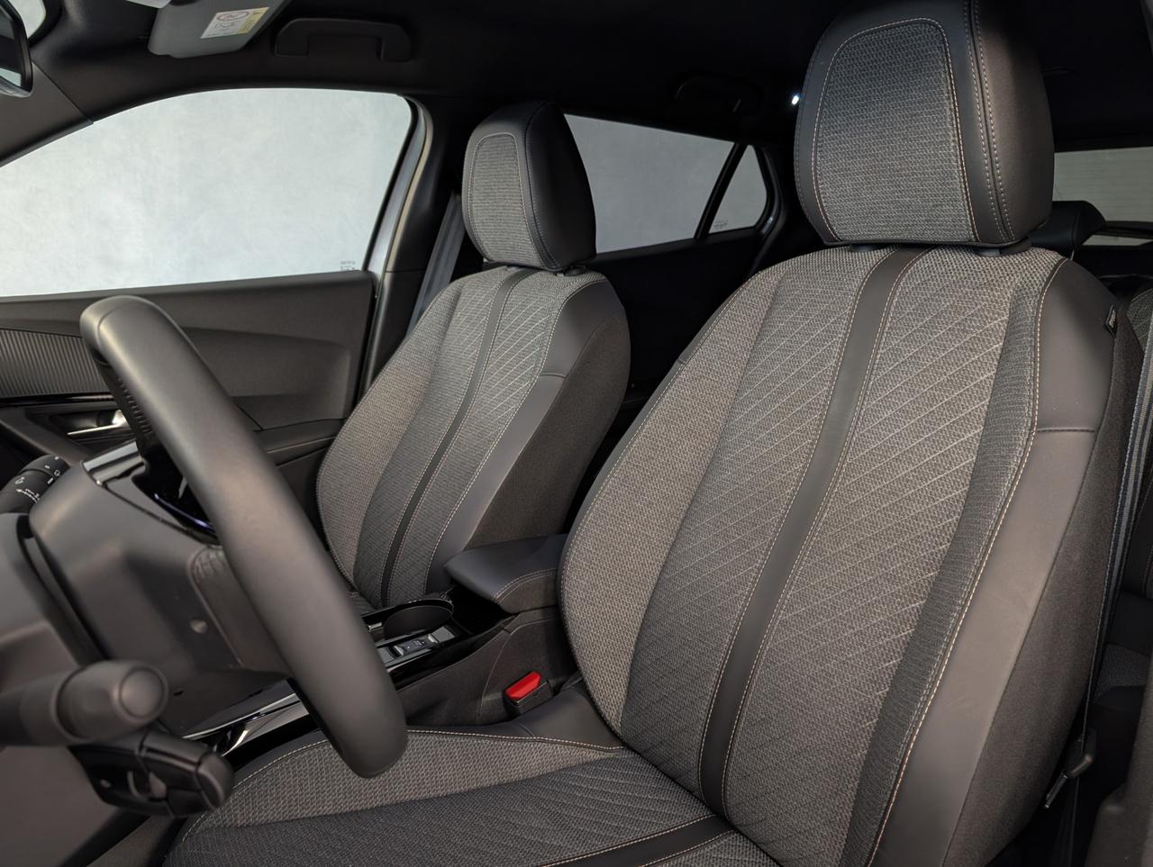 Peugeot 2008 ii 1.2 puretech 100cv Allure