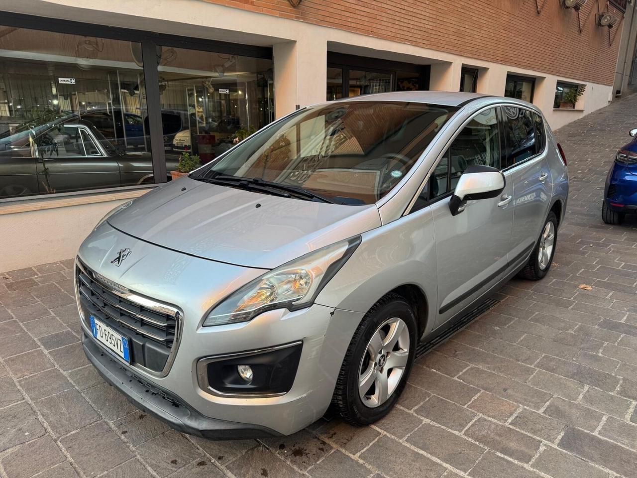 PEUGEOT 3008 1.6 HDi 115CV Business