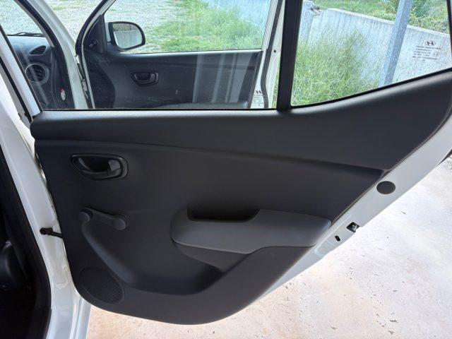 HYUNDAI i10 1.1 12V EURO 5 BENZ OK NEOP POCHISSIMI CHILOMETRI