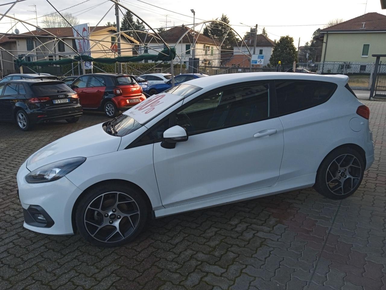 Ford Fiesta ST APPLE CAR PLAY SENS PARK VETRI SCURI CRUISE CONTROL SEDILI RISCALDATI 17" NO COSTI AGGIUNTIVI