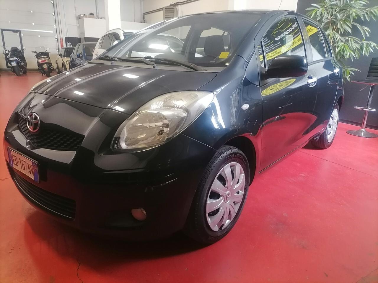 Toyota Yaris 1.0 5 porte Luxury Pack