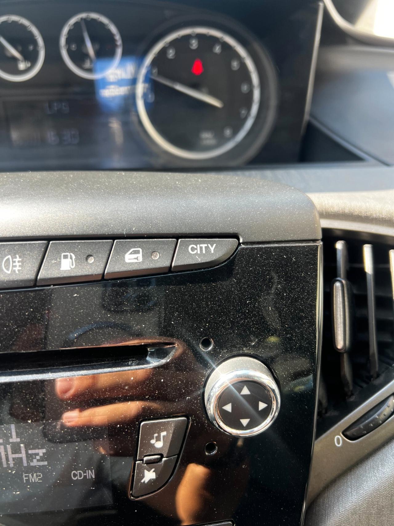 Lancia Ypsilon 1.2 69 CV 5 porte GPL Ecochic Silver neopatentati