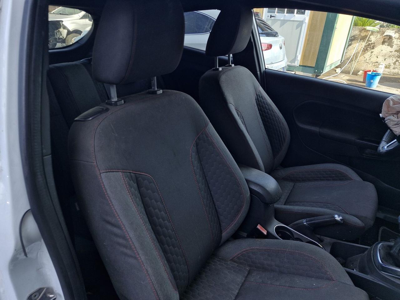FORD FIESTA SINISTRATA SENZA MOTORE 2017