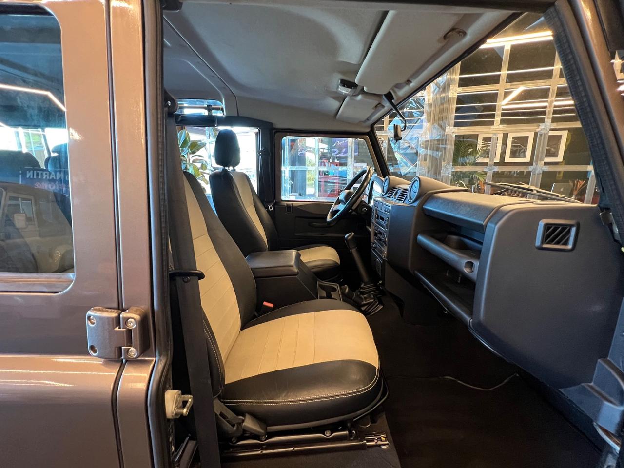 Land Rover Defender 110 2.4 TD4 S.W. Limited Edition Nara Bronze