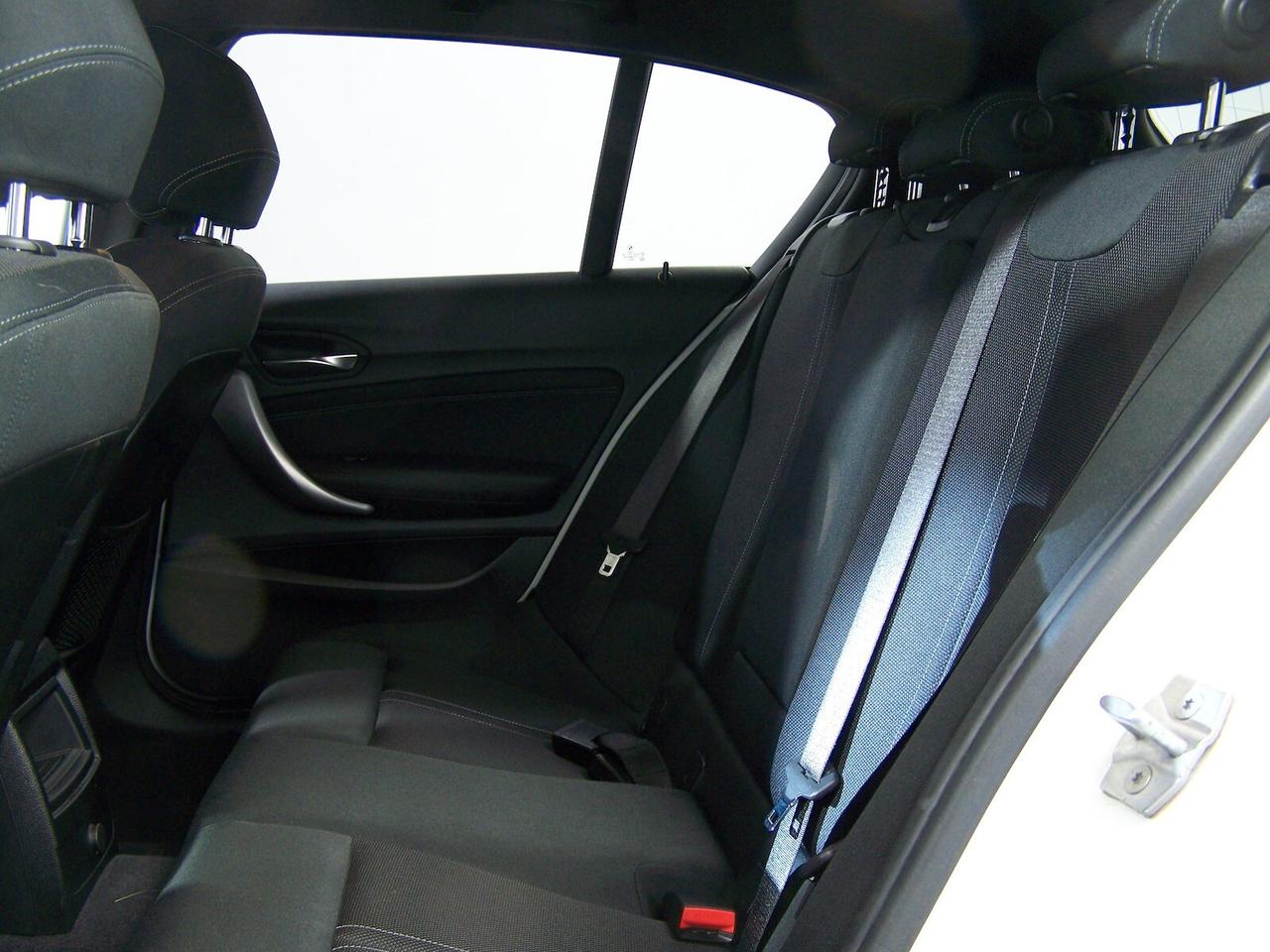 Bmw 118 M SPORT PACK SHADOW 18" SENS PARK DOPPI SEDILI RISCALDATI CRUISE CONTROL NAVY IN ARRIVO OPZIONABILE