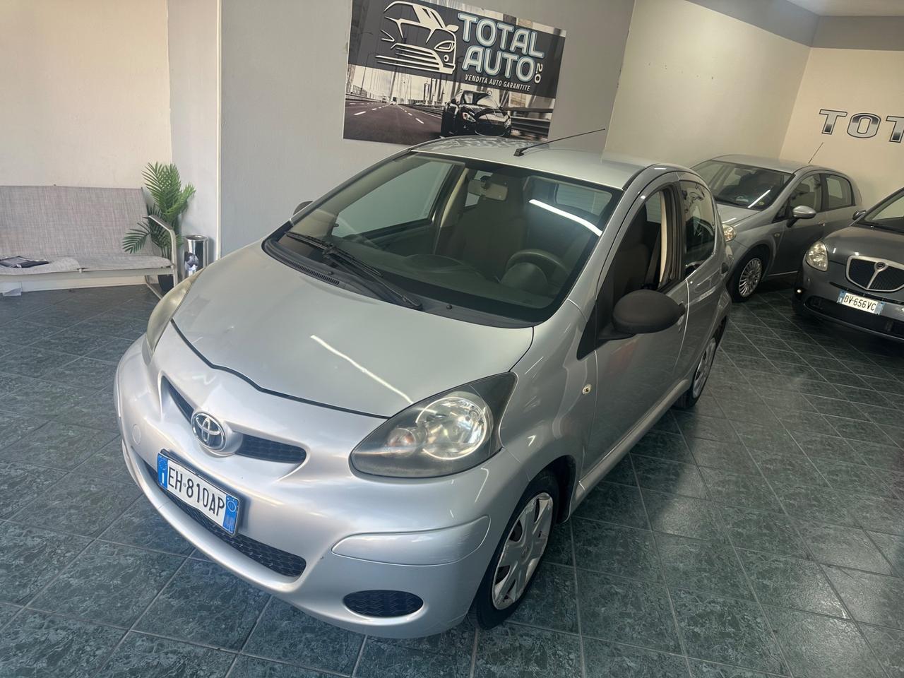 Toyota Aygo 1.0 12V VVT-i 5 porte Now Connect