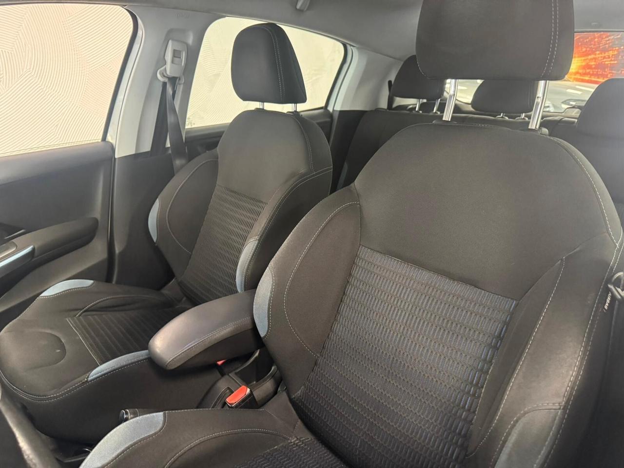 Peugeot 208 1.4 HDi 68 CV 5 porte Allure