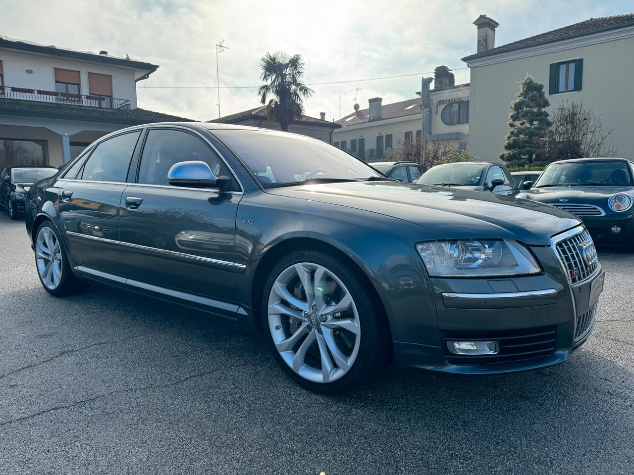 Audi A8 S8 5.2 V10 quattro tiptronic