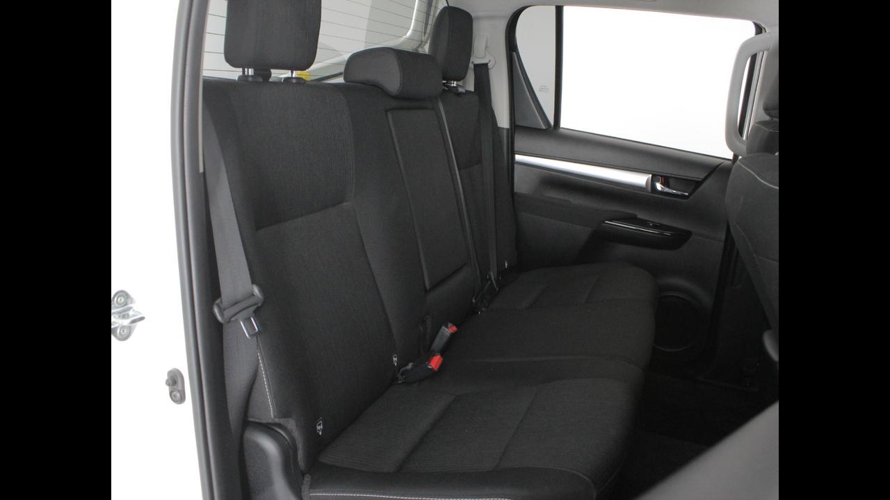 TOYOTA Hilux IV 2019 - Hilux 2.4 d-4d C&C 4x2 Hilux my19