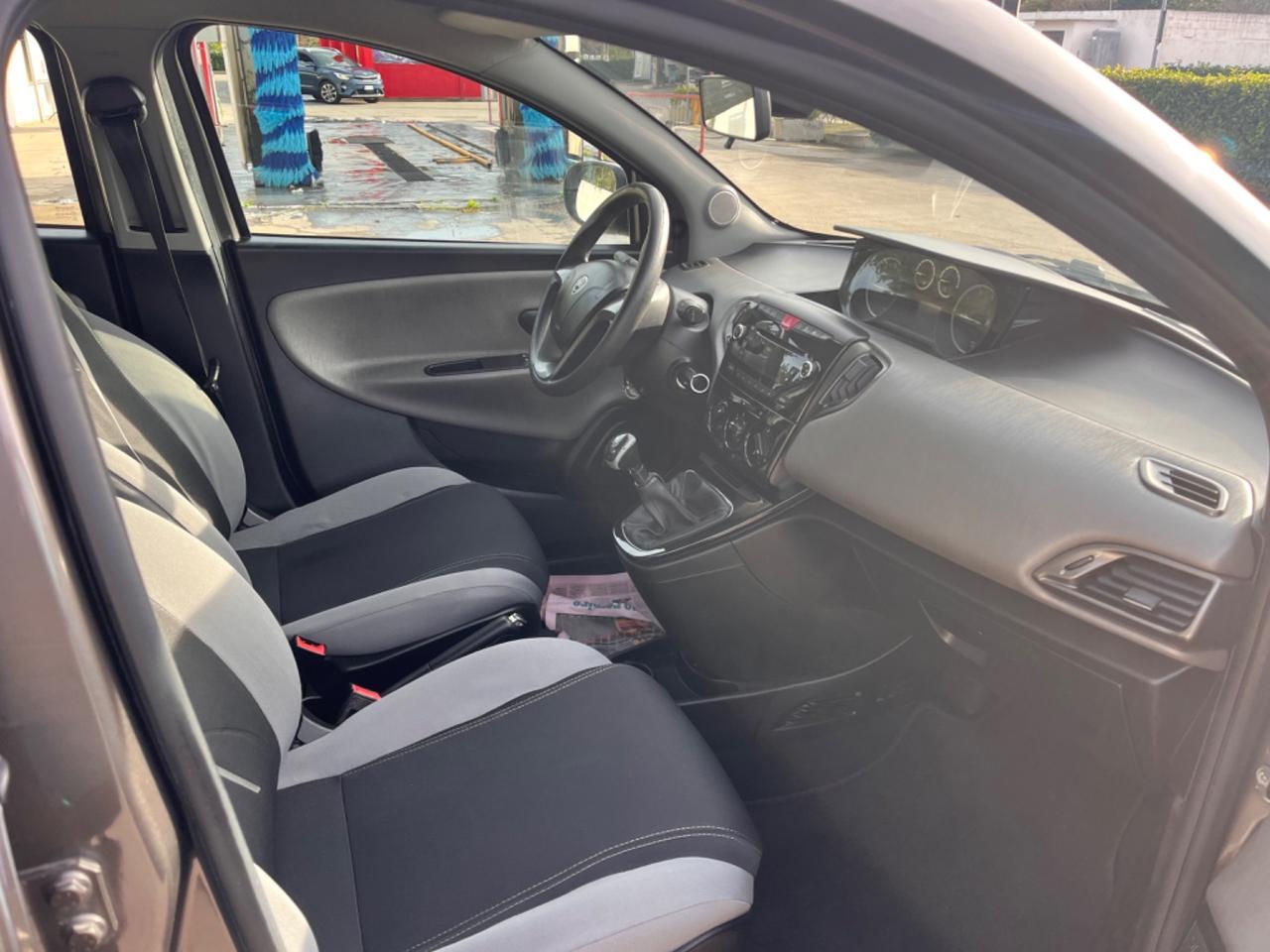 Lancia Ypsilon 1.3 MJT 16V 95 CV 5 porte S&S Silver