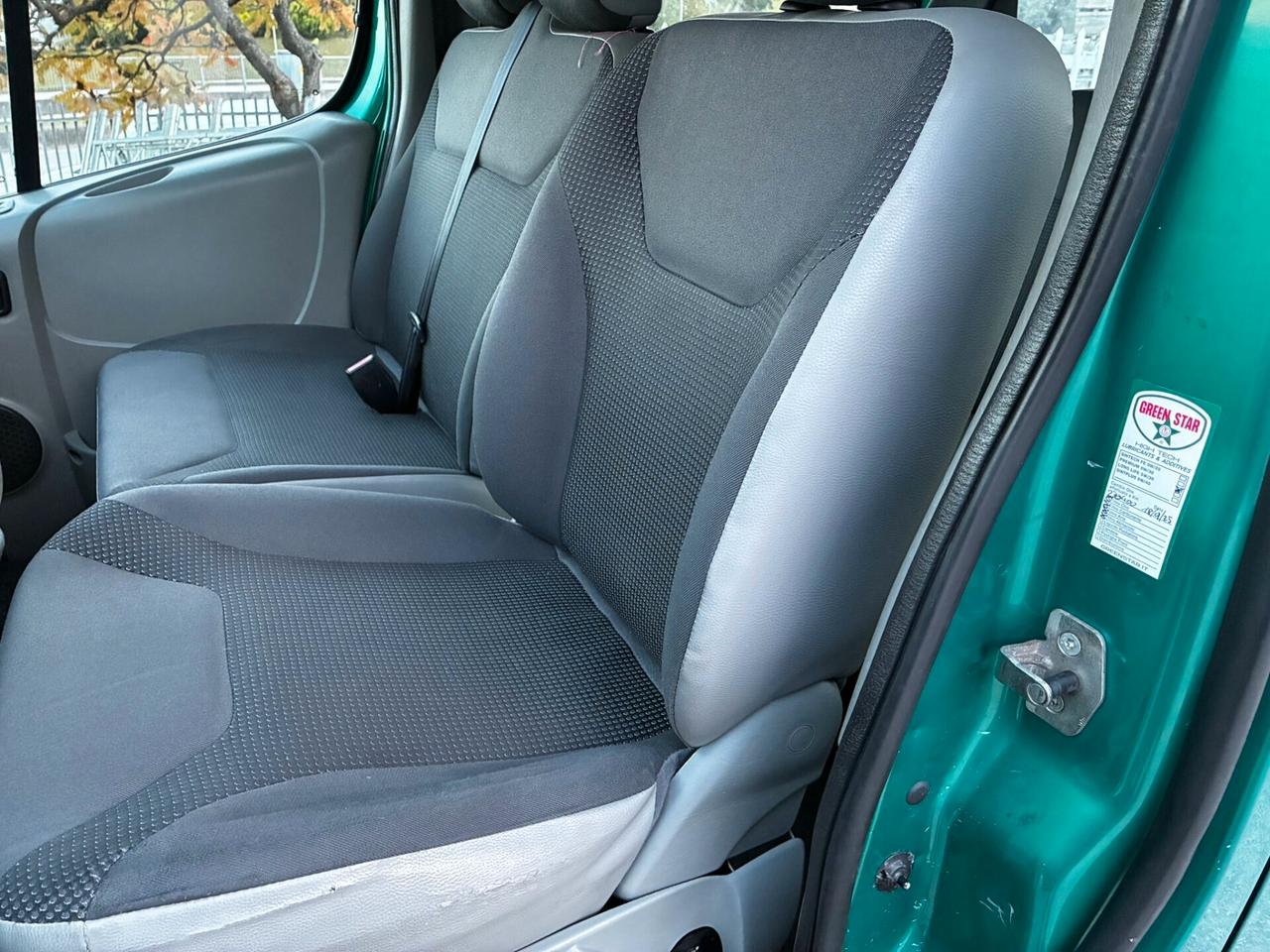 OPEL VIVARO 9 POSTI 2.0 DCi 115CV 6M + GANCIO + DOPPIA PORTA LATERALE