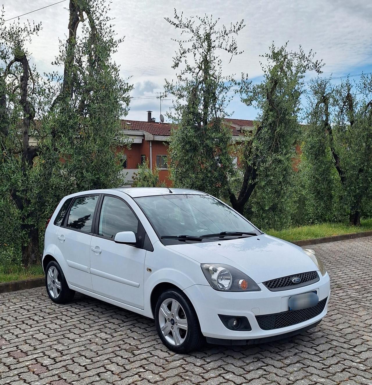 Ford Fiesta 1.2 benzina - 5 Porte - Meccanicamente Perfetta