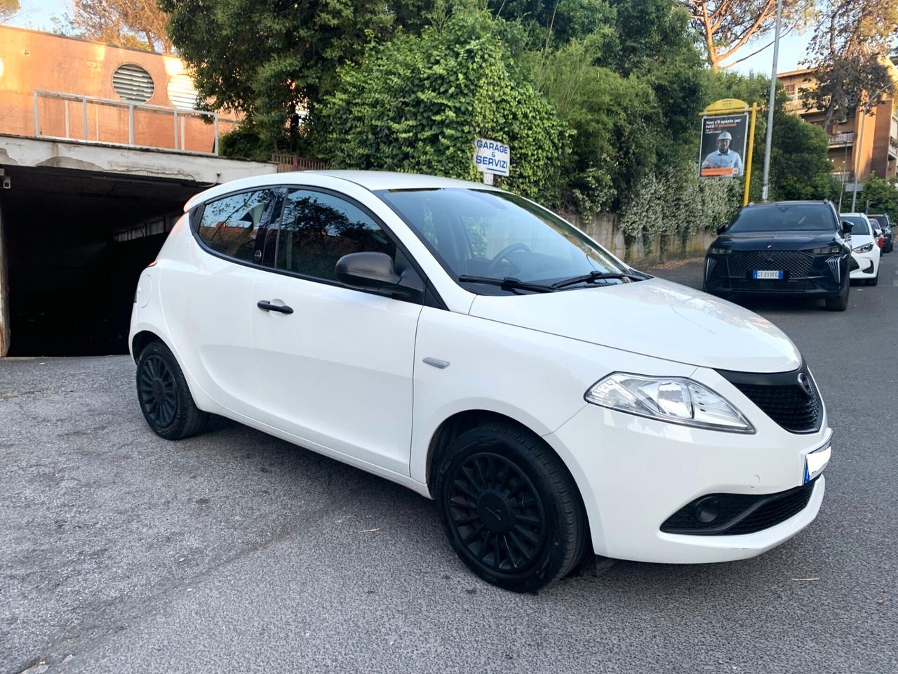 Lancia Ypsilon 1.0 HIBRIDA 2021 KM23980