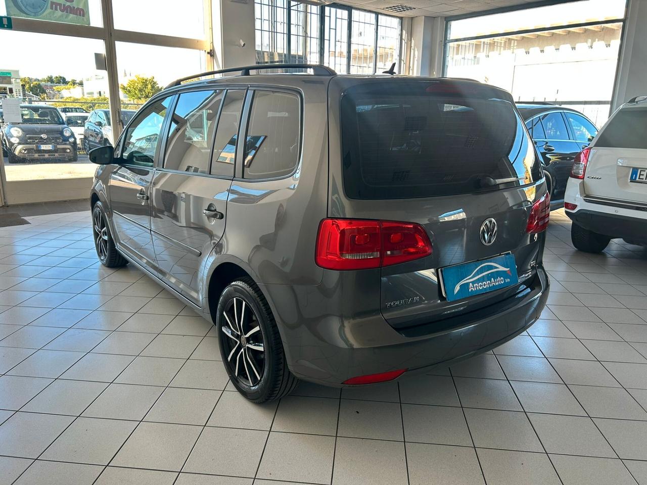 Volkswagen Touran 1.6 tdi X NEOPATENTATI 2012