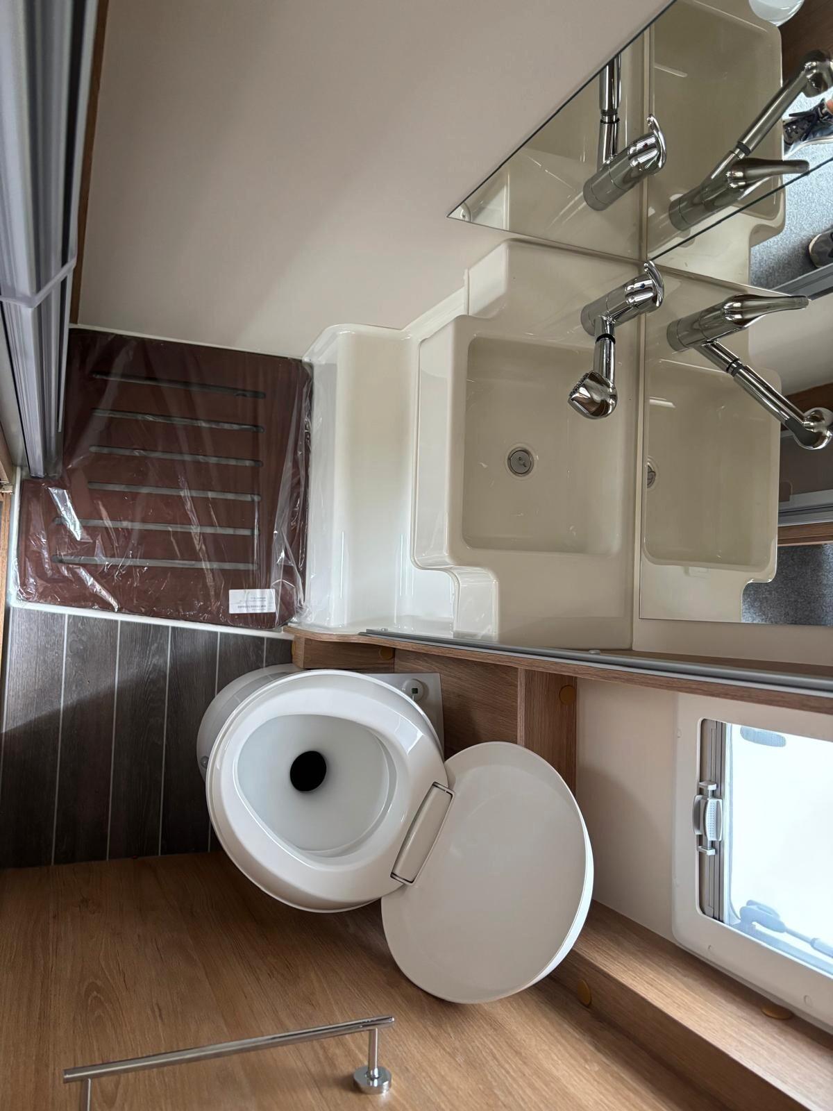 Ci International Horon 77 camper