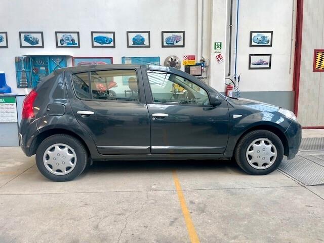 Dacia Sandero 1.6 8V GPL 85CV Ambiance