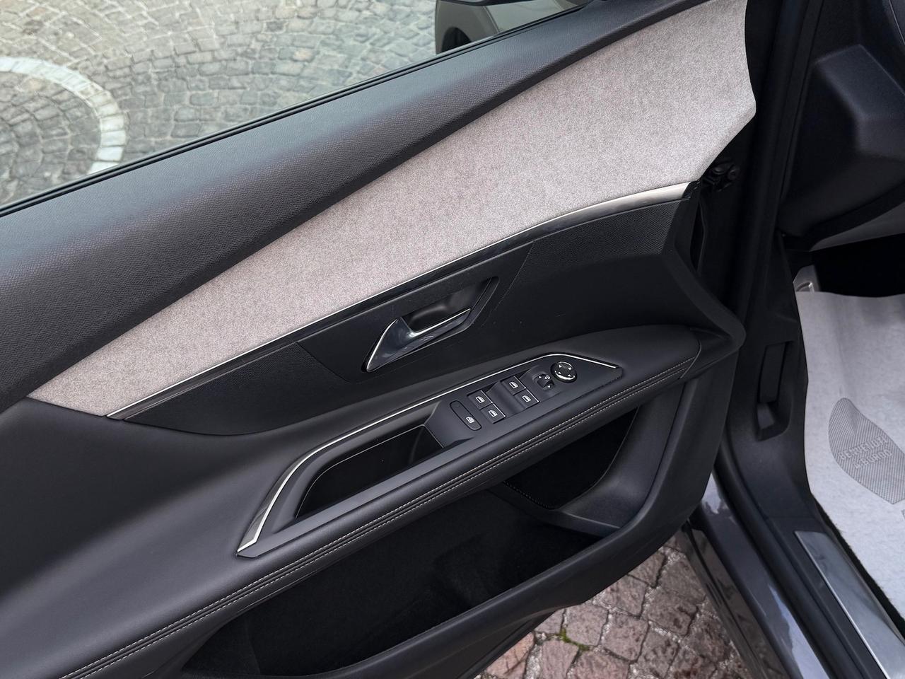 Peugeot 3008 BlueHDi 130 S&S EAT8 GT + tetto