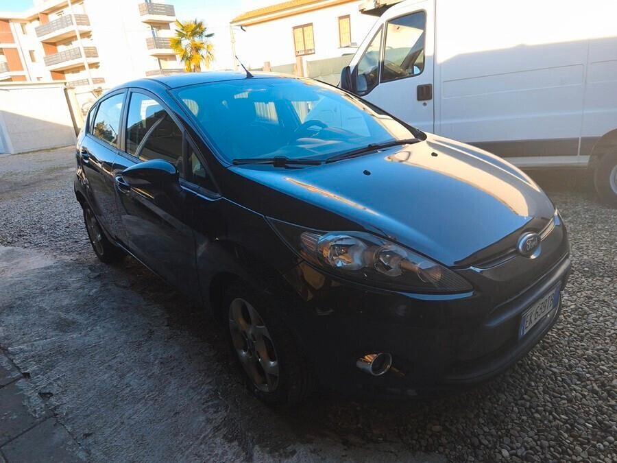 Ford Fiesta 1.4 TDCi 70CV 5 porte Titanium