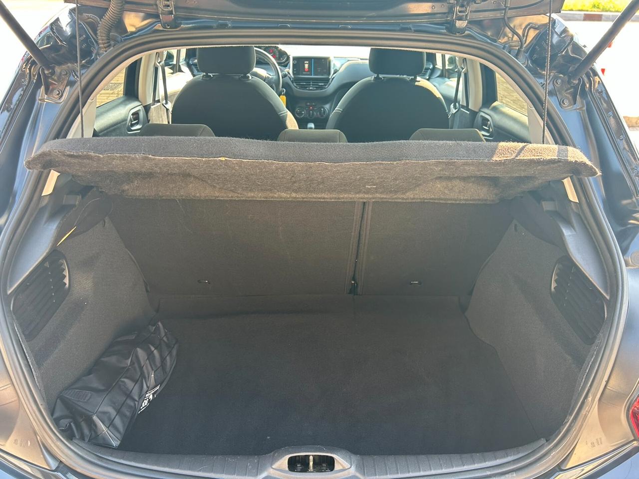 Peugeot 208 1.6 BlueHDi 75CV 5p. Black Line - OK NEOPATENTATI