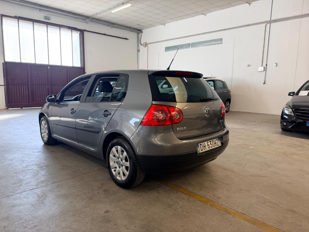 Volkswagen Golf 1.6 16V FSI 5p. tip. Comfortline