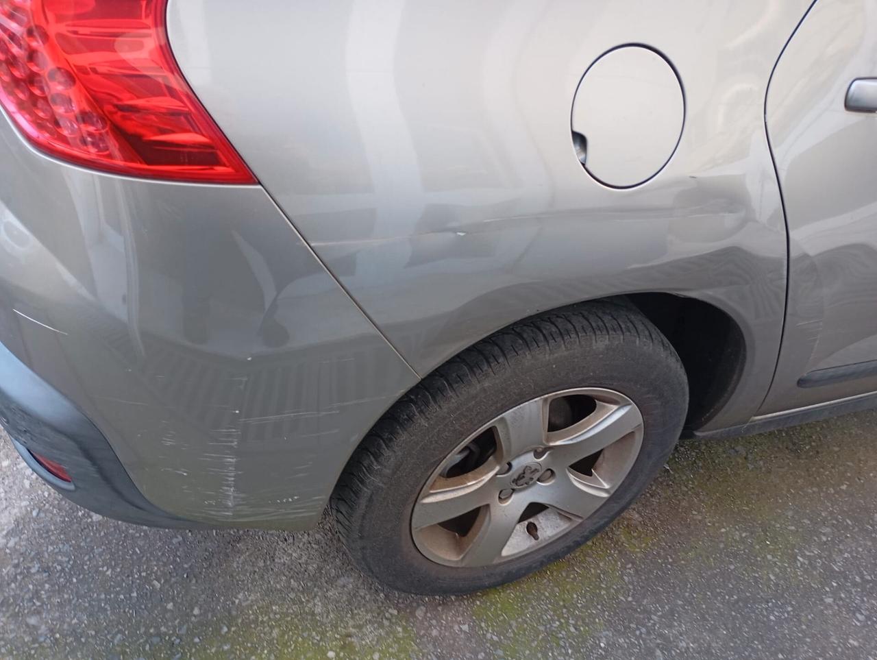 Peugeot 3008 1.6 HDi 8V Active-2011