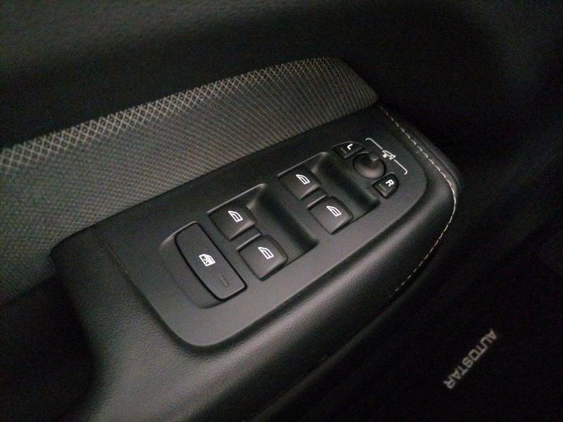 Volvo XC60 2.0 b4 R-design awd auto