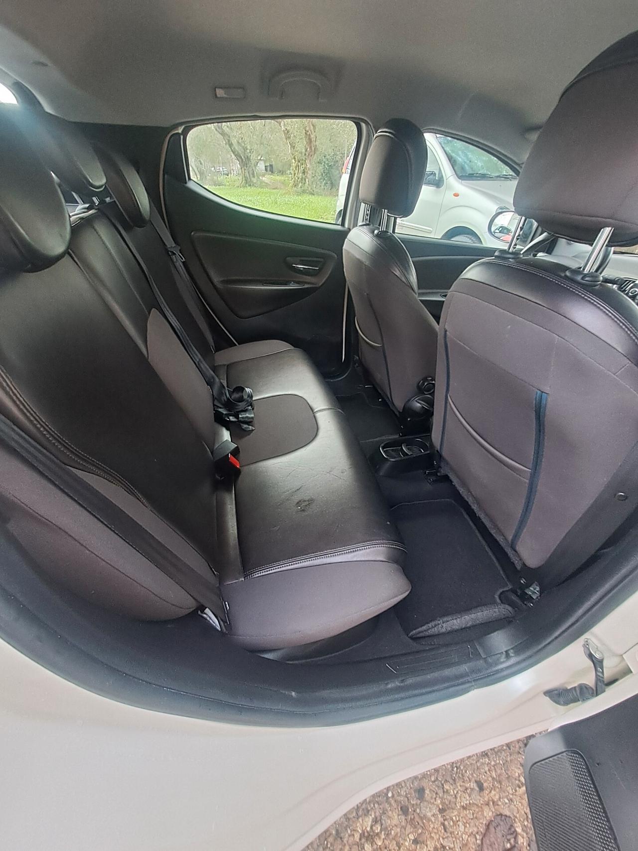 Lancia Ypsilon 1.2 69 CV 5 porte S&S Platinum