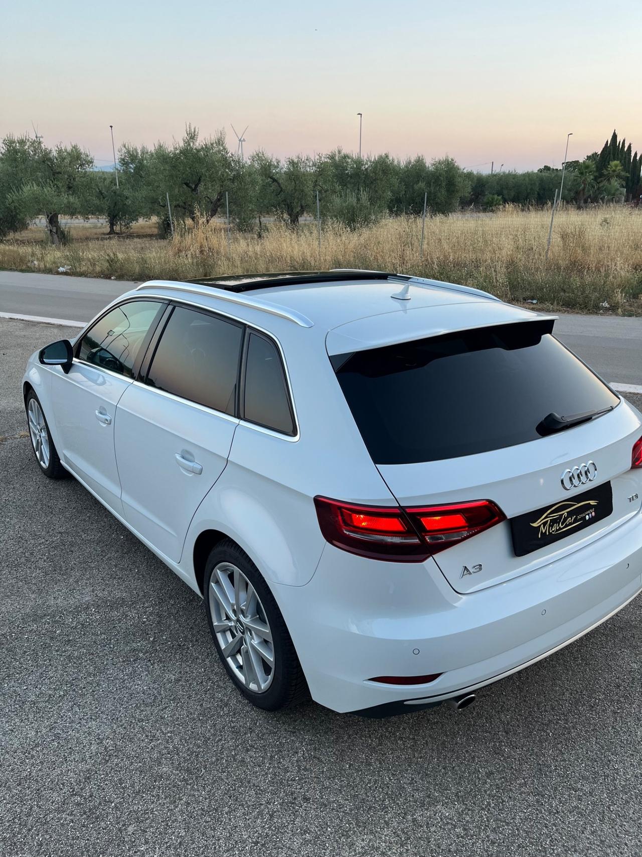 Audi A3 1.6 TDI 116 CV S tronic Design FULL TETTO PANORAMICO