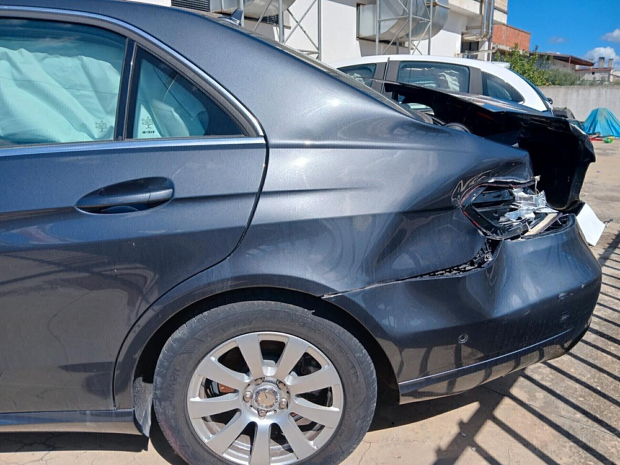 MERCEDES-BENZ E 200 BlueTEC Executive SINISTRATA