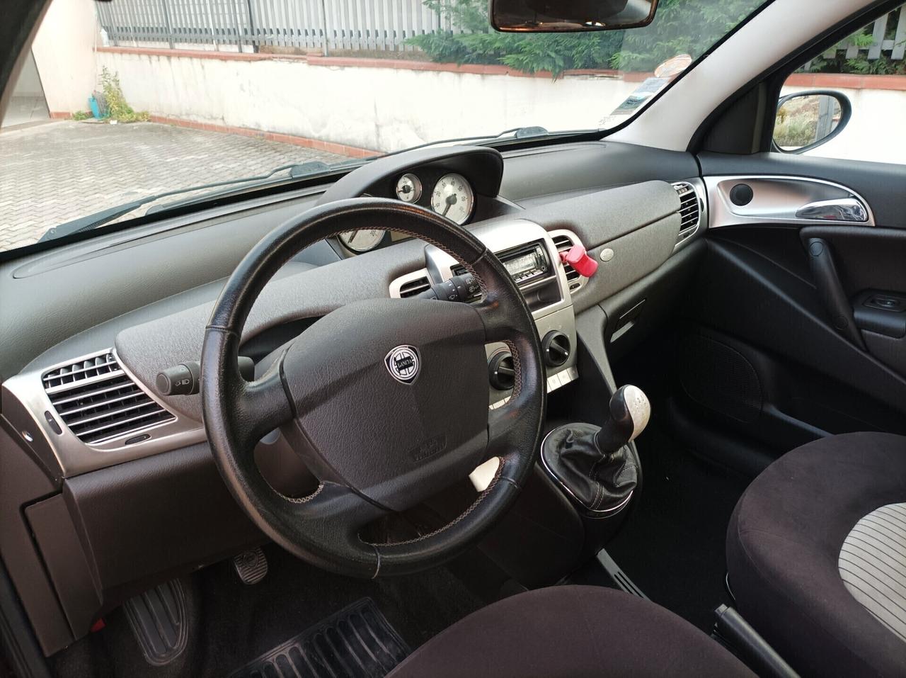 Lancia Ypsilon 1.3 MJT 90 CV Oro Bianco