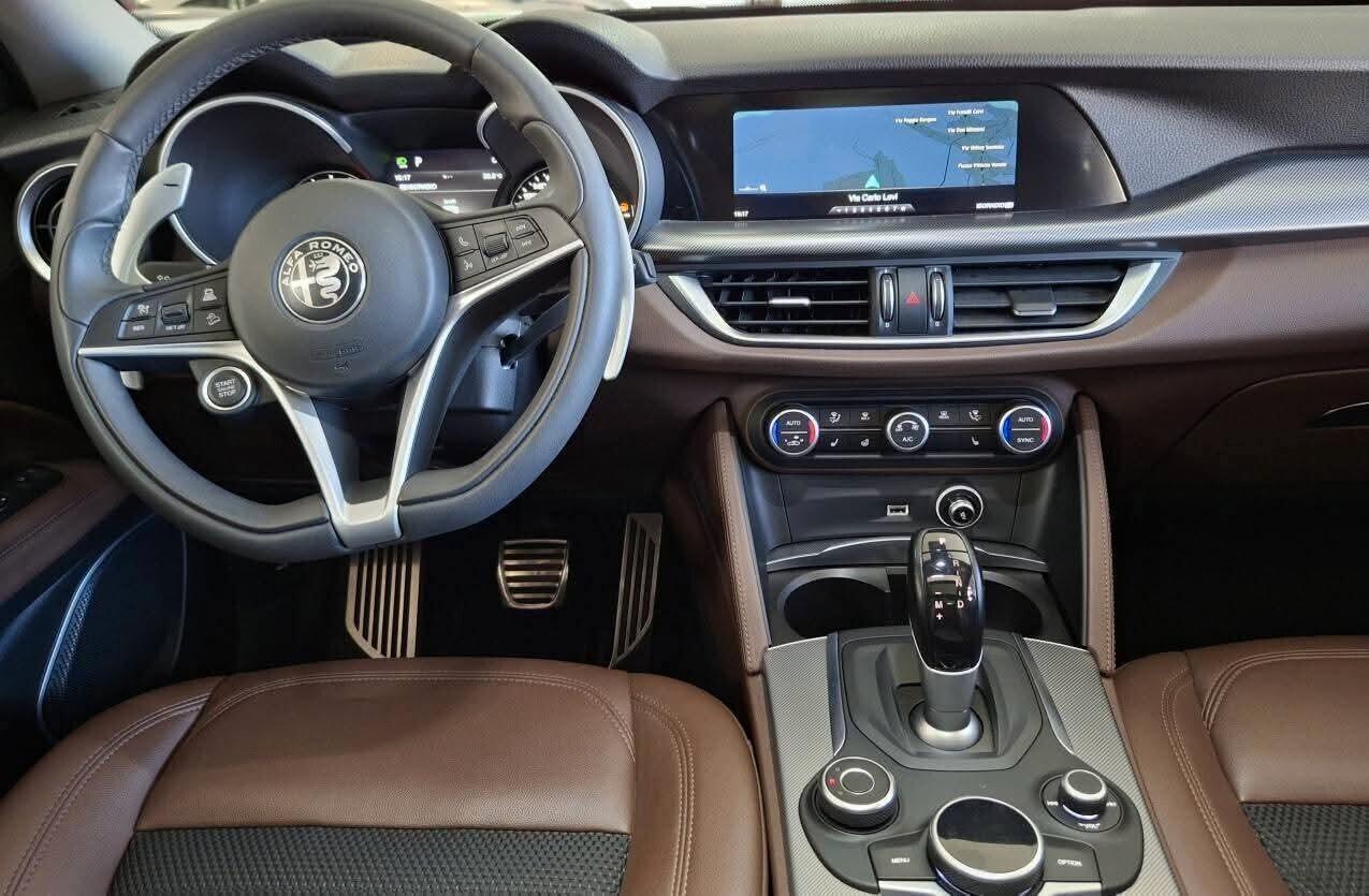 Alfa Stelvio 210 CV AT8 Q4 tetto panoramico