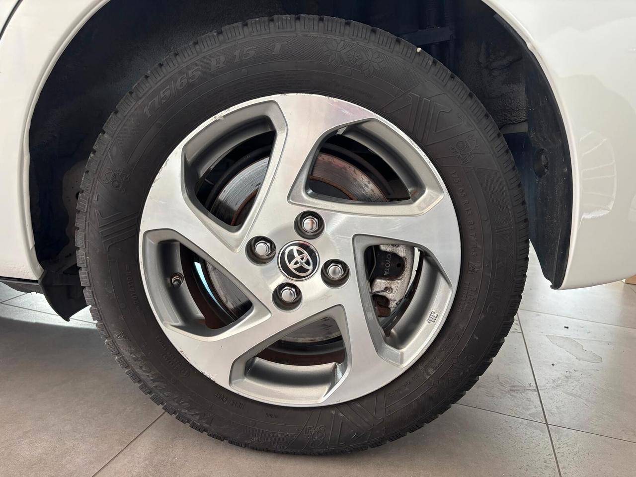 Toyota Yaris 1.5 ANNO 2016 73 CV CAMBIO AUTOMATICO OK NEOPATENTATI