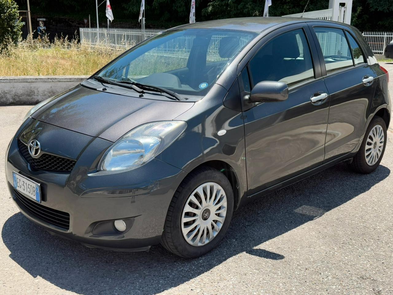 Toyota Yaris 1.0 5 porte Sol