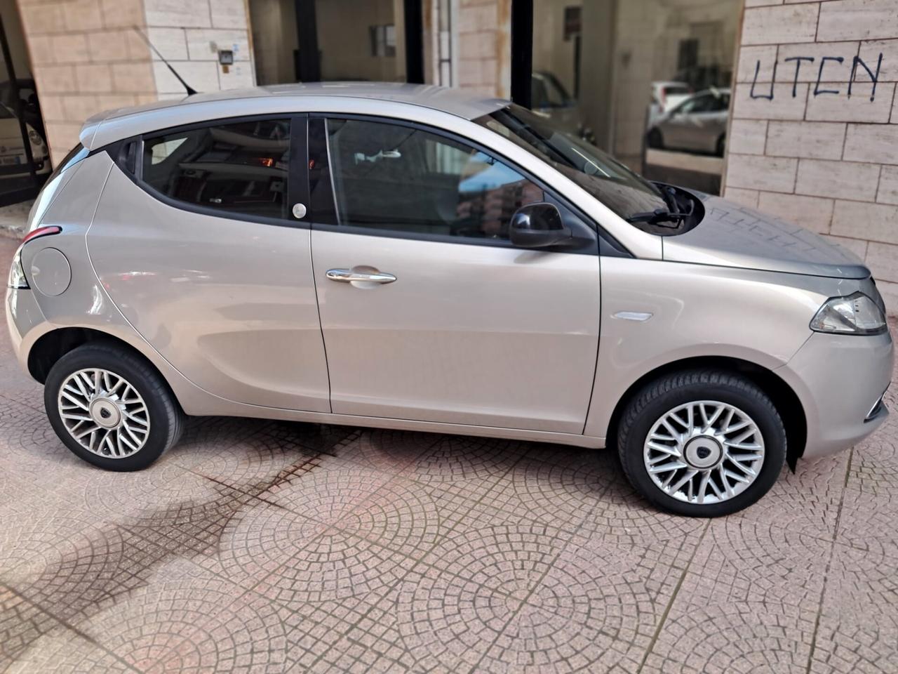 LANCIA YPSILON -NEOPATENTATI-2014-Euro4990