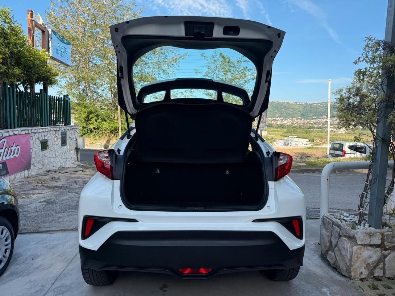 Toyota C-HR 1.8 Hybrid E-CVT Lounge