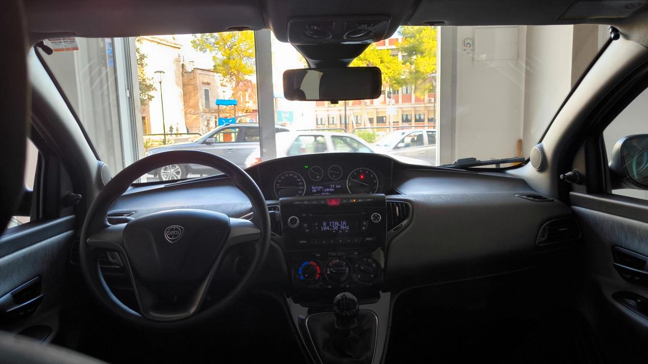 Lancia Ypsilon 1.2 69 CV 5 porte S&S Silver