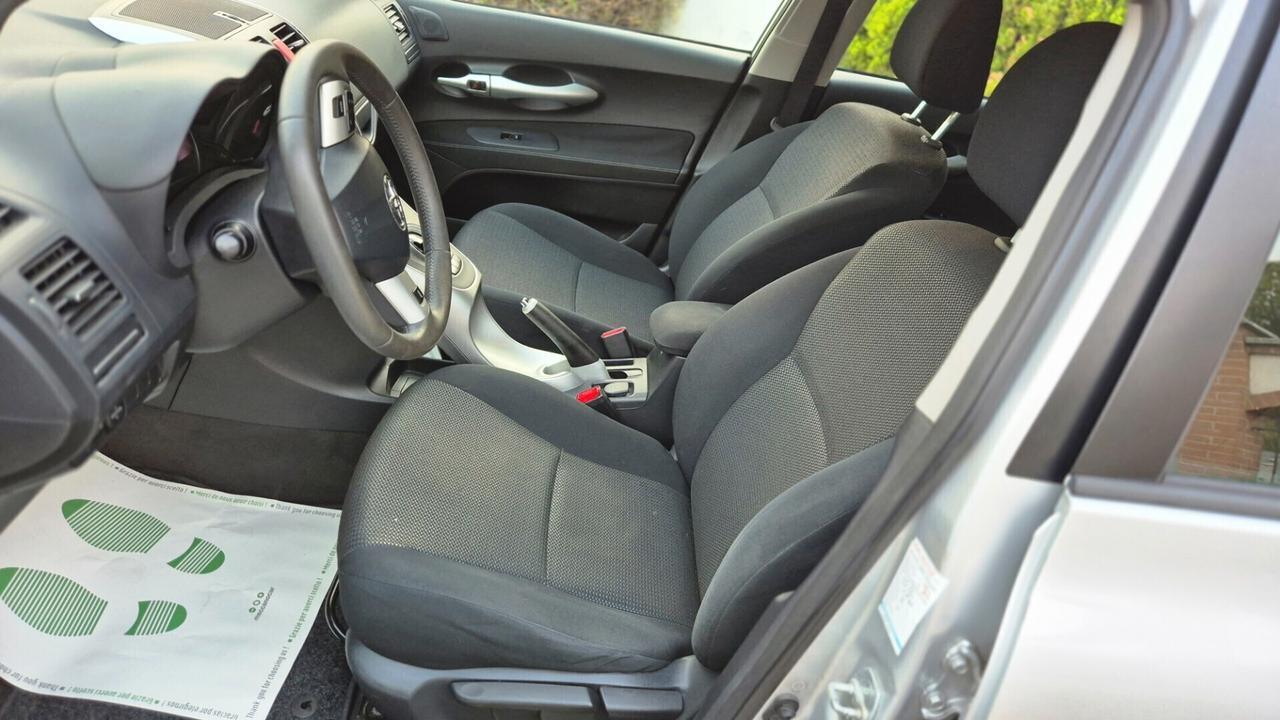 Toyota Auris 1.8 hybrid/Neopatentati/Automatica/SOLO 130.000km