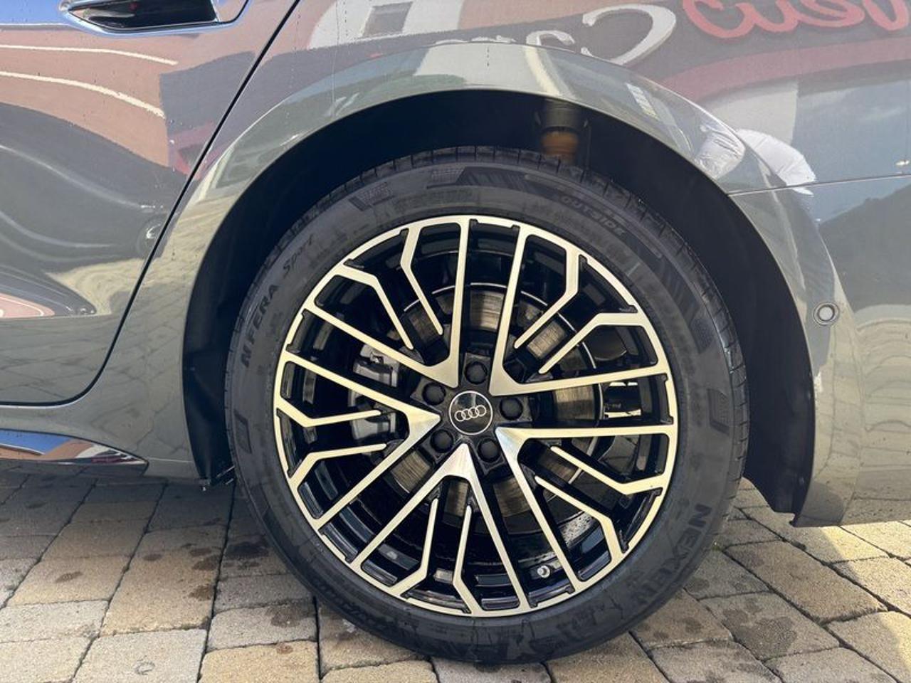 Audi A6 Avant TDI 150 kW S tronic S line edition MATRIX