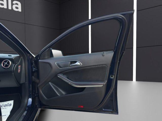 MERCEDES-BENZ A 200 d Automatic Premium