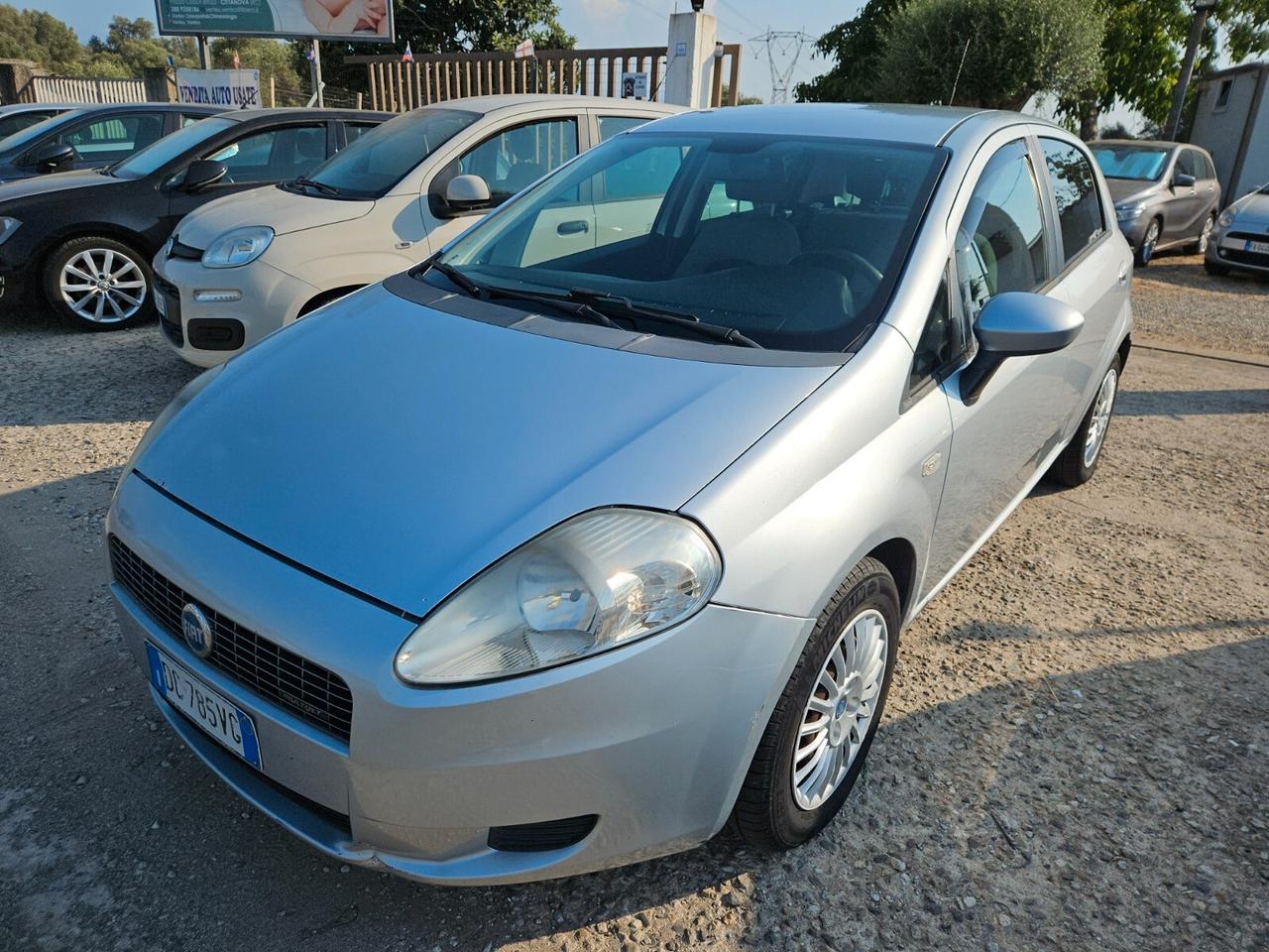 Fiat Grande Punto Grande Punto 1.3 MJT 75 CV 5 porte Dynamic Autocarro 4 Posti