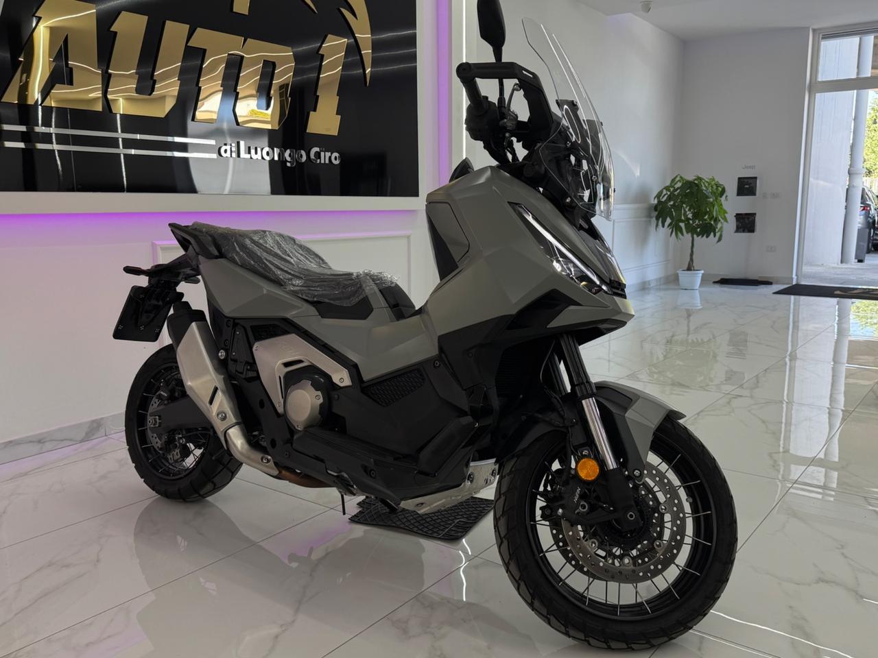 Honda X-ADV 750 Special Color
