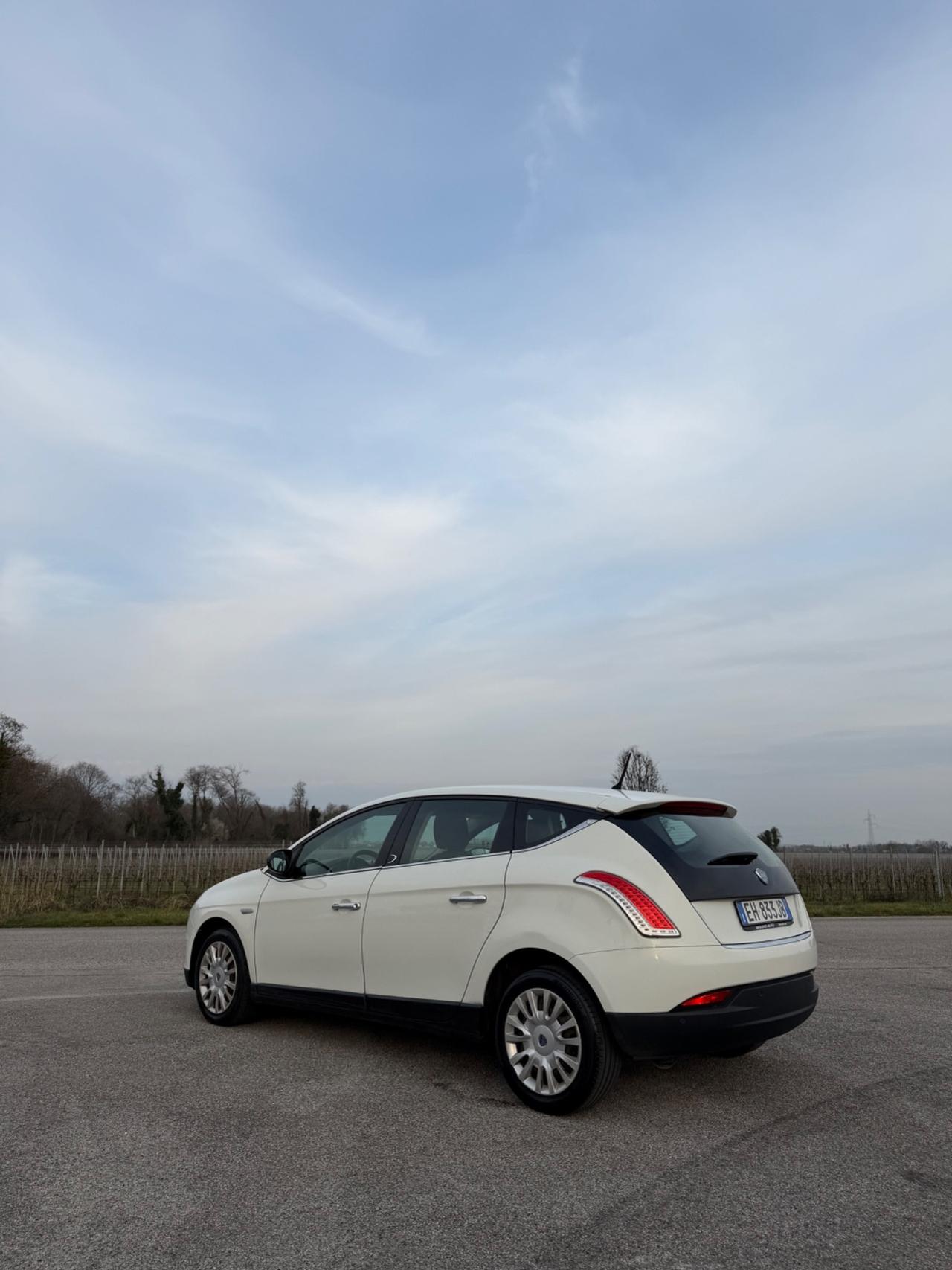 Lancia Delta 1.6 MJT DPF Silver