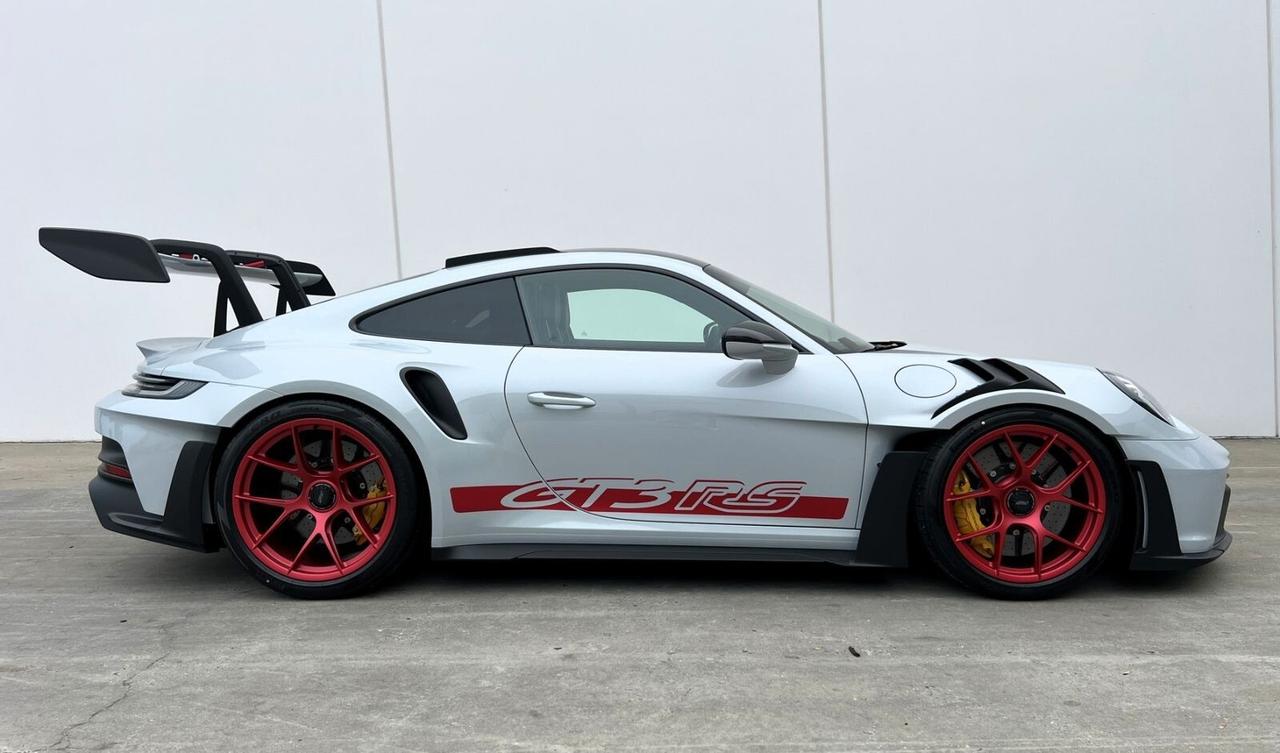 Porsche 911 GT3 RS Weissach